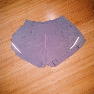lululemon hotty hot shorts 2.5